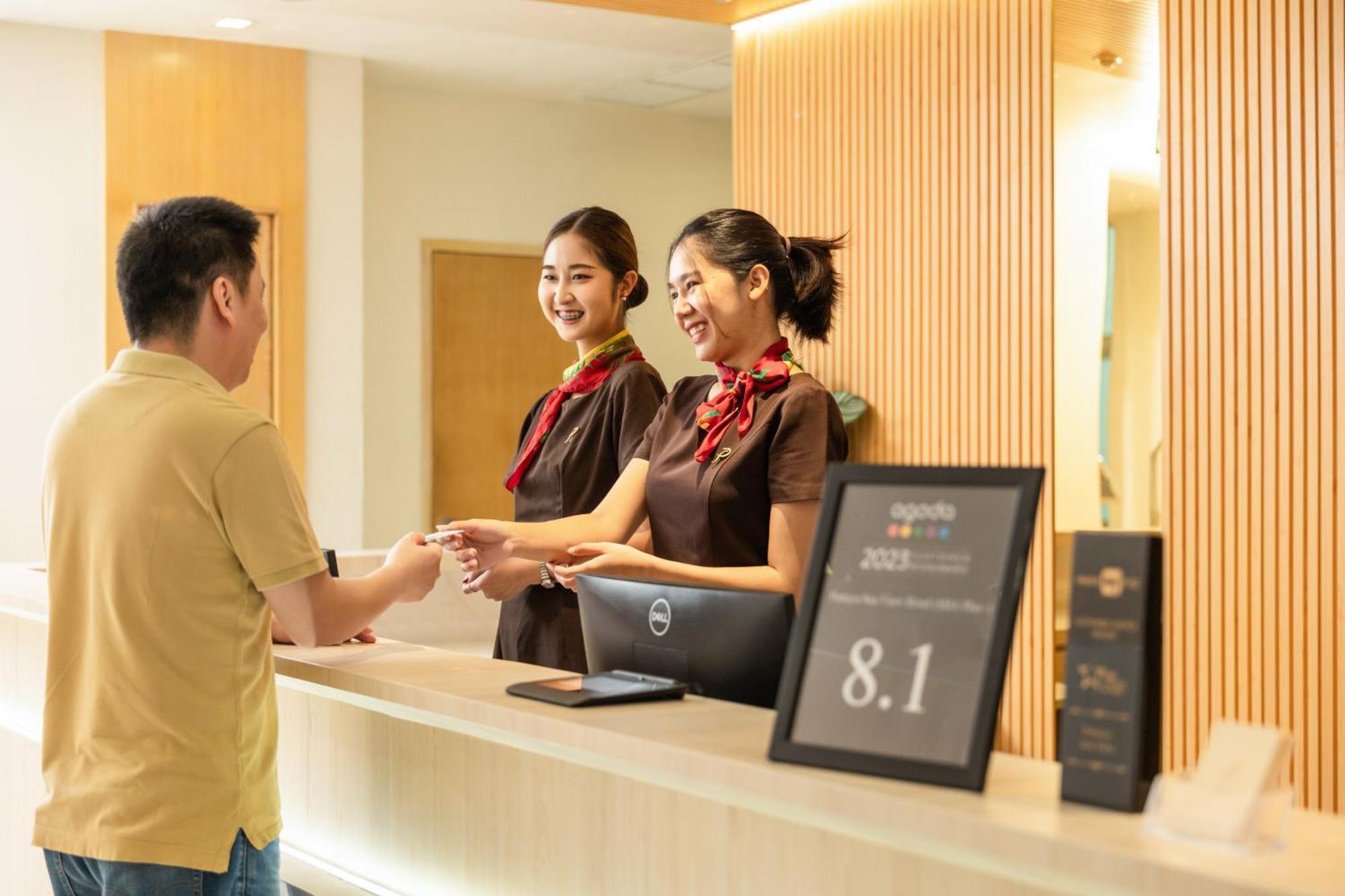 Pattaya Sea View Hotel - Sha Extra Plus Exteriör bild