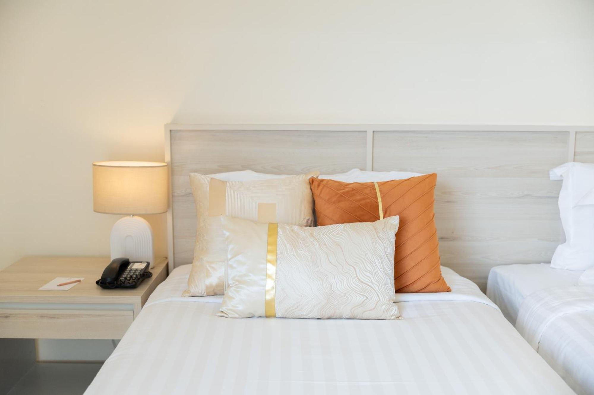 Pattaya Sea View Hotel - Sha Extra Plus Rum bild