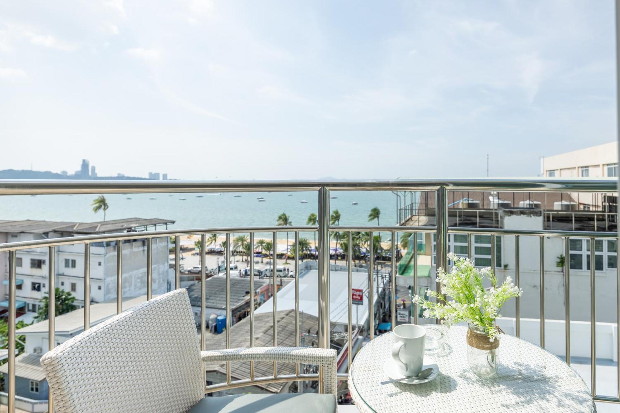 Pattaya Sea View Hotel - Sha Extra Plus Rum bild