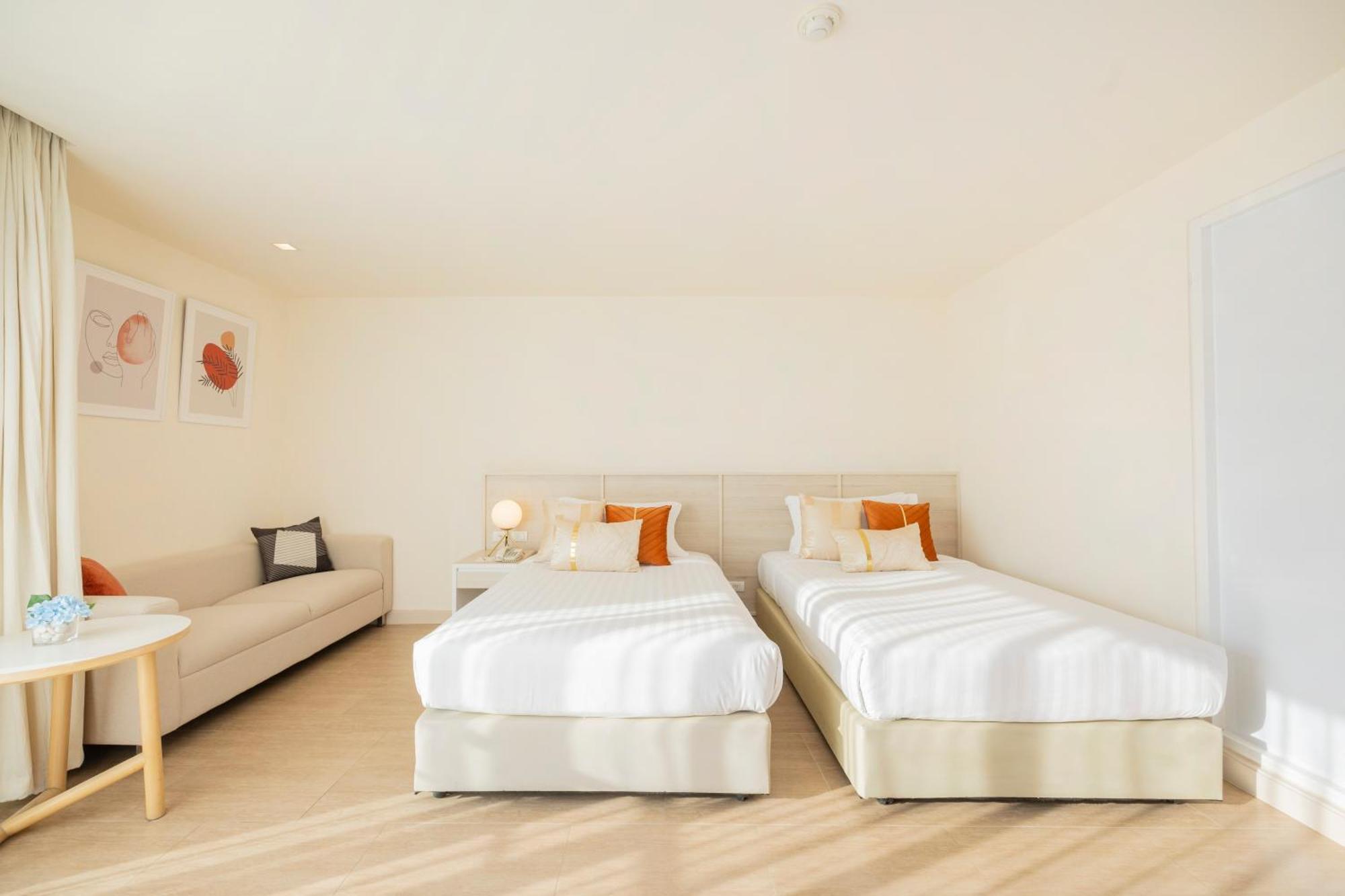 Pattaya Sea View Hotel - Sha Extra Plus Rum bild