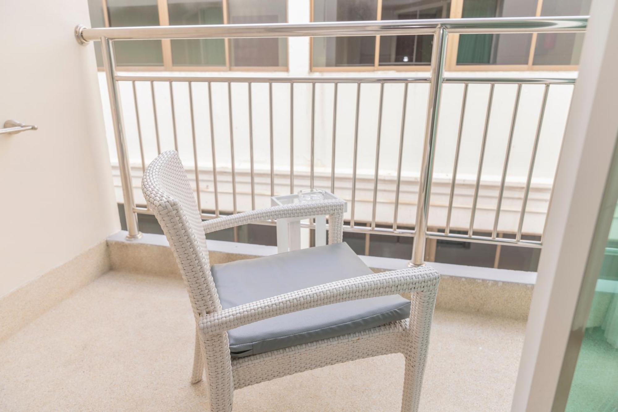 Pattaya Sea View Hotel - Sha Extra Plus Rum bild